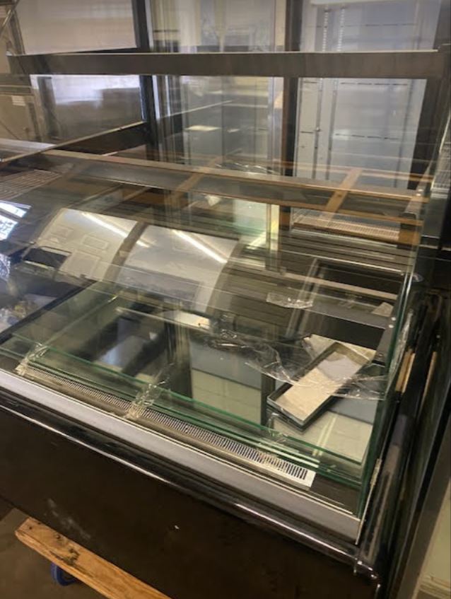 deli case right side front