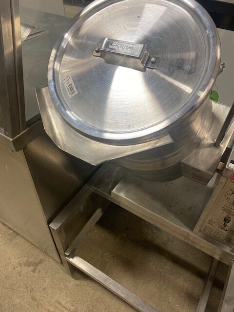 Restaurant 6 Gallon Electric Tilting Steam Kettle with Stand For Sale Calgary