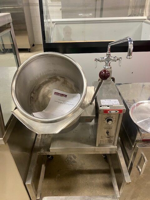 Restaurant 6 Gallon Electric Tilting Steam Kettle with Stand For Sale at the FED